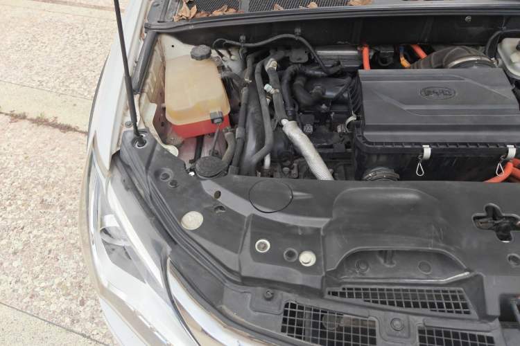 Used BYD Tang New Energy 2015 2.0T Four-Wheel-Drive Flagship Model Engine Bay Right