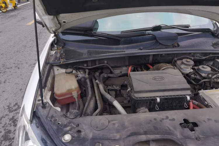 Used BYD Tang New Energy 2015 2.0T Four-Wheel-Drive Flagship Model Engine Bay Right
