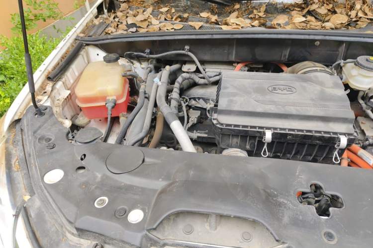 Used BYD Tang New Energy 2015 2.0T Four-Wheel-Drive Flagship Model Engine Bay Right