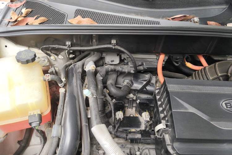 Used BYD Tang New Energy 2015 2.0T Four-Wheel-Drive Flagship Model Engine Bay Right