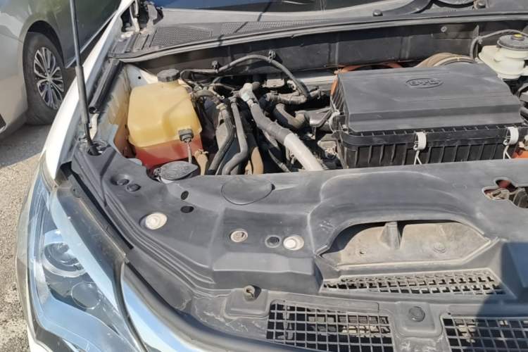 Used BYD Tang New Energy 2015 2.0T Four-Wheel-Drive Flagship Model Engine Bay Right