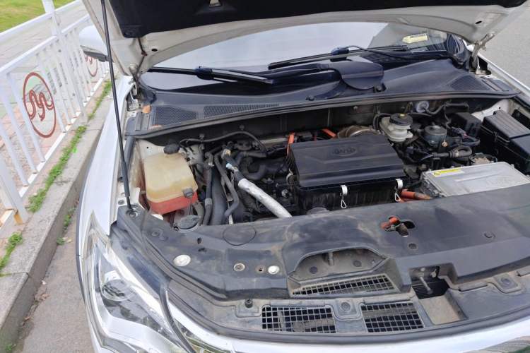 Used BYD Tang New Energy 2015 2.0T Four-Wheel-Drive Flagship Model Engine Bay Right