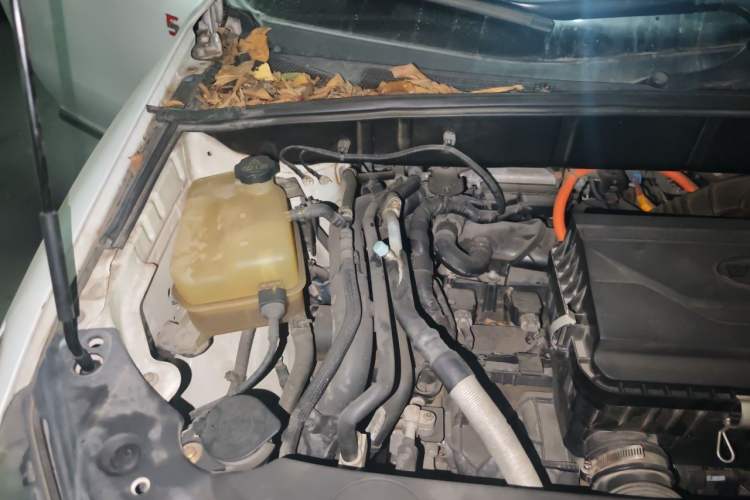 Used BYD Tang New Energy 2015 2.0T Four-Wheel-Drive Flagship Model Engine Bay Right