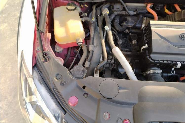 Used BYD Tang New Energy 2015 2.0T Four-Wheel-Drive Flagship Model Engine Bay Right