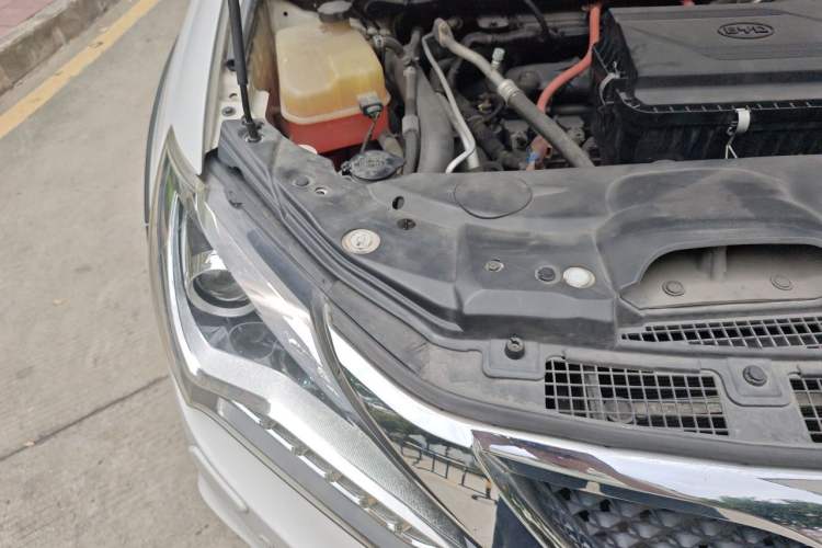 Used BYD Tang New Energy 2015 2.0T Four-Wheel-Drive Flagship Model Engine Bay Right