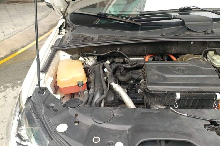 Used BYD Tang New Energy 2015 2.0T Four-Wheel-Drive Flagship Model Engine Bay Right