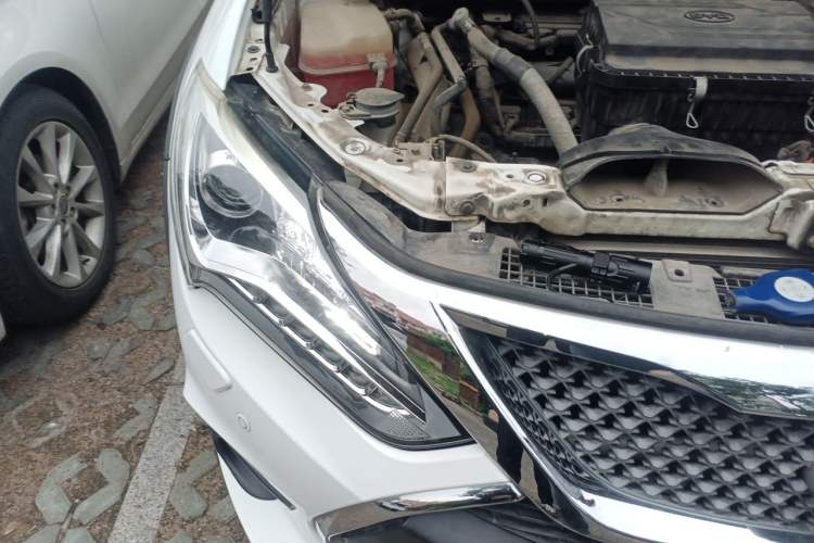 Used BYD Tang New Energy 2015 2.0T Four-Wheel-Drive Flagship Model Engine Bay Right
