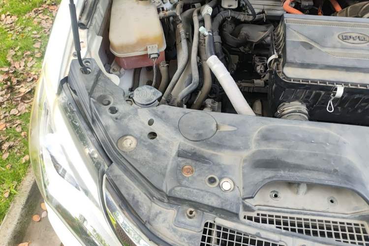 Used BYD Tang New Energy 2015 2.0T Four-Wheel-Drive Flagship Model Engine Bay Right