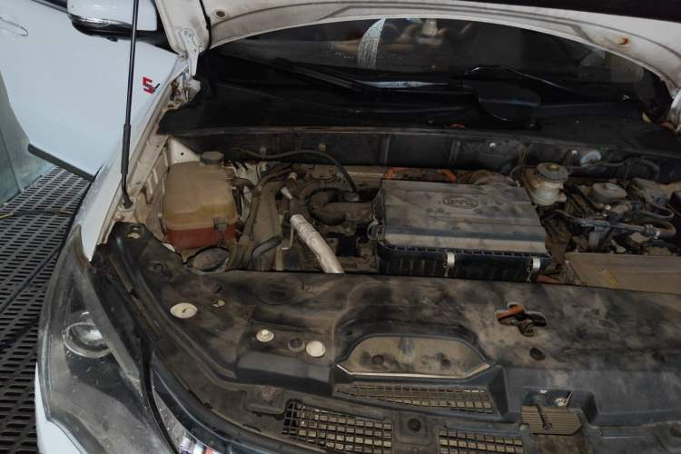 Used BYD Tang New Energy 2015 2.0T Four-Wheel-Drive Flagship Model Engine Bay Right