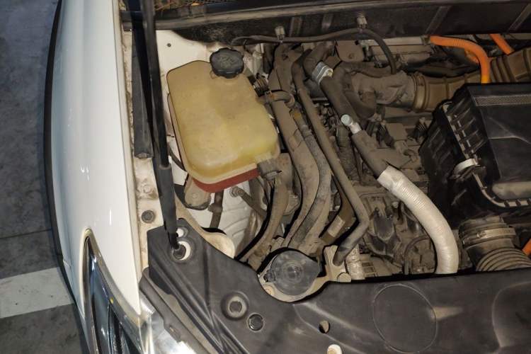 Used BYD Tang New Energy 2015 2.0T Four-Wheel-Drive Flagship Model Engine Bay Right