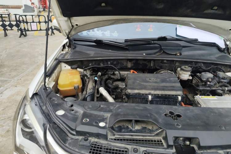 Used BYD Tang New Energy 2015 2.0T Four-Wheel-Drive Flagship Model Engine Bay Right