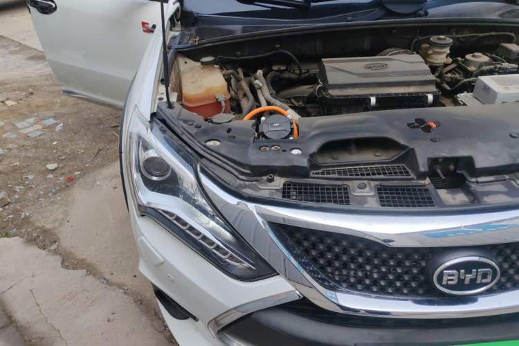 Used BYD Tang New Energy 2015 2.0T Four-Wheel-Drive Flagship Model Engine Bay Right