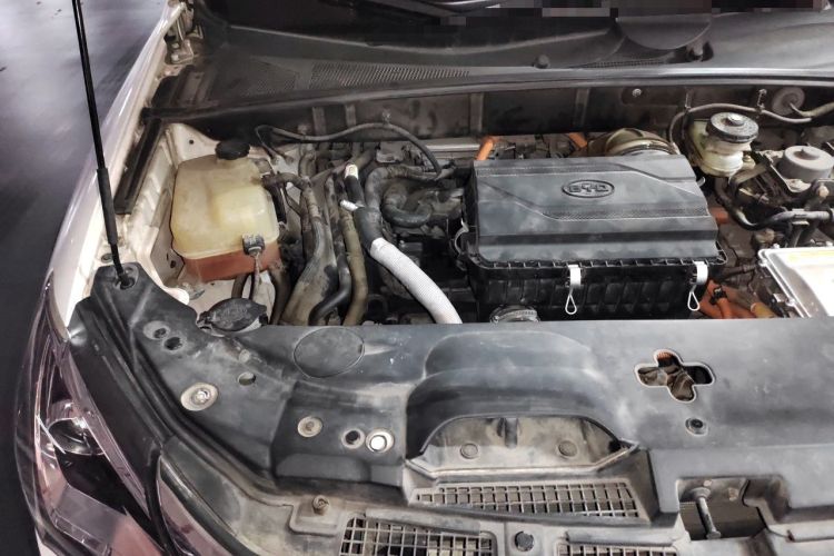 Used BYD Tang New Energy 2015 2.0T Four-Wheel-Drive Flagship Model Engine Bay Right