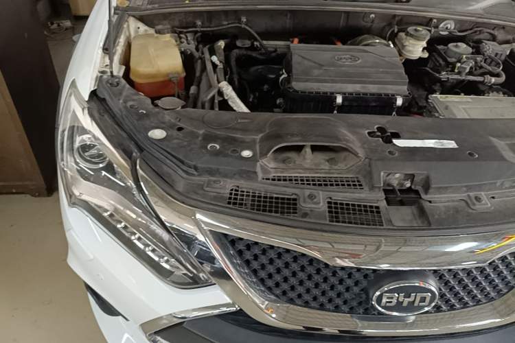 Used BYD Tang New Energy 2015 2.0T Four-Wheel-Drive Flagship Model Engine Bay Right