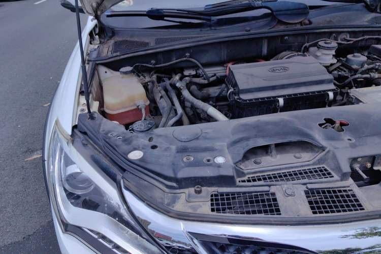 Used BYD Tang New Energy 2015 2.0T Four-Wheel-Drive Flagship Model Engine Bay Right