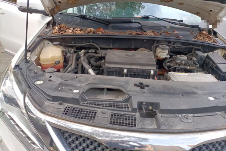 Used BYD Tang New Energy 2015 2.0T Four-Wheel-Drive Flagship Model Engine Bay Right