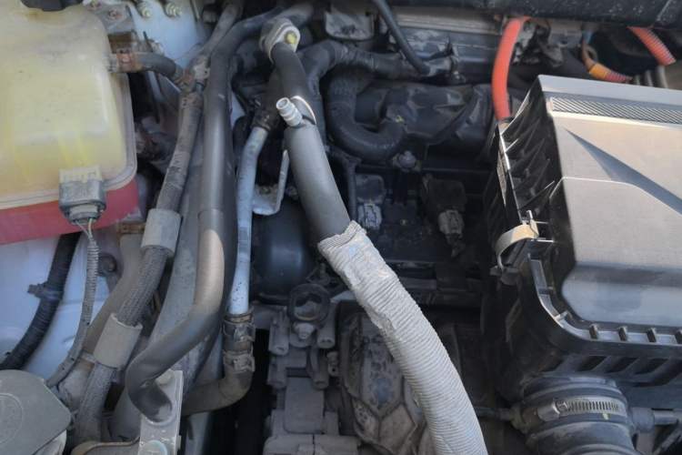 Used BYD Tang New Energy 2015 2.0T Four-Wheel-Drive Flagship Model Engine Bay Right
