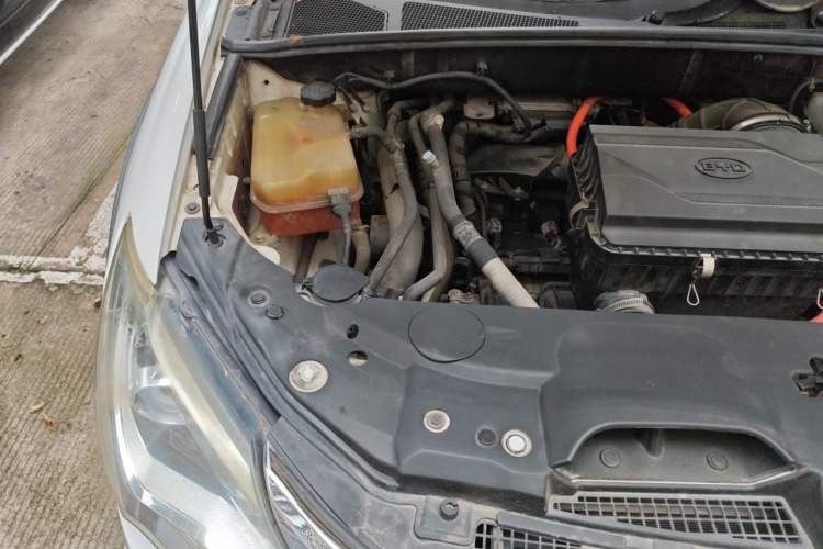 Used BYD Tang New Energy 2015 2.0T Four-Wheel-Drive Flagship Model Engine Bay Right