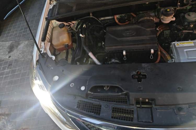 Used BYD Tang New Energy 2015 2.0T Four-Wheel-Drive Flagship Model Engine Bay Right