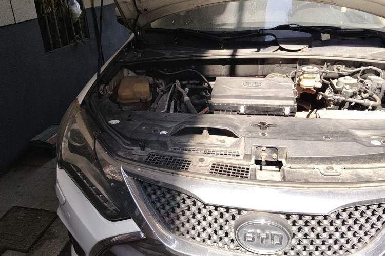 Used BYD Tang New Energy 2015 2.0T Four-Wheel-Drive Flagship Model Engine Bay Right