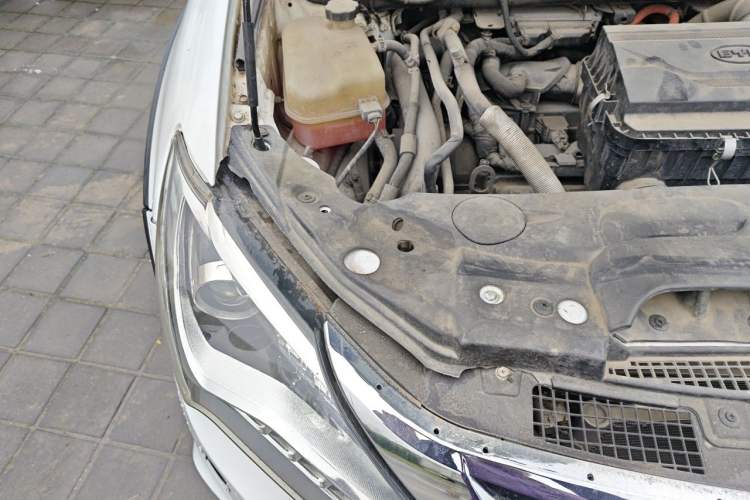Used BYD Tang New Energy 2015 2.0T Four-Wheel-Drive Flagship Model Engine Bay Right
