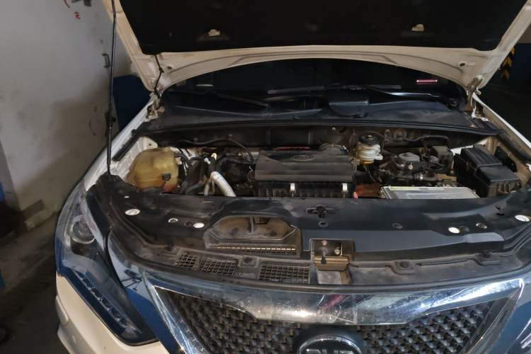 Used BYD Tang New Energy 2015 2.0T Four-Wheel-Drive Flagship Model Engine Bay Right
