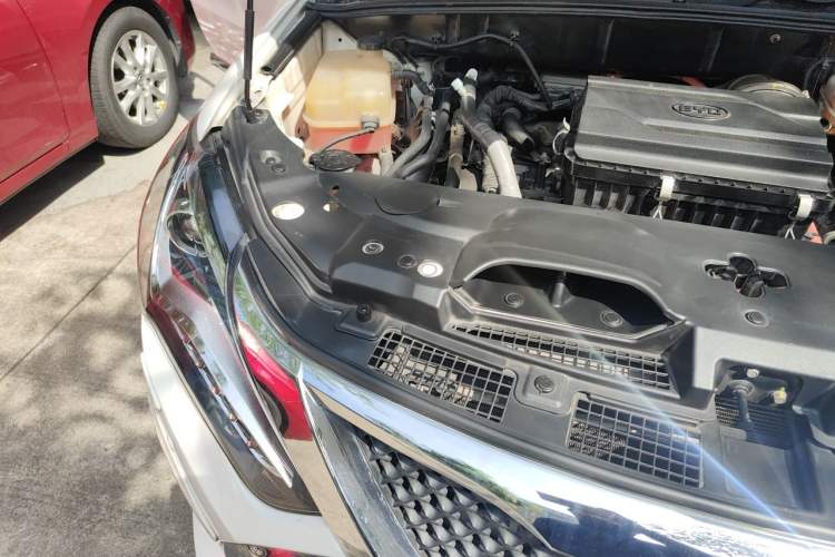 Used BYD Tang New Energy 2015 2.0T Four-Wheel-Drive Flagship Model Engine Bay Right