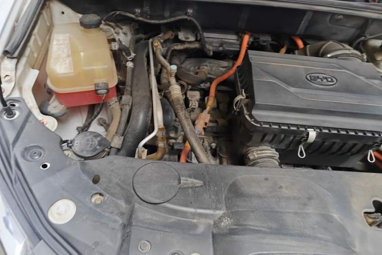 Used BYD Tang New Energy 2015 2.0T Four-Wheel-Drive Flagship Model Engine Bay Right