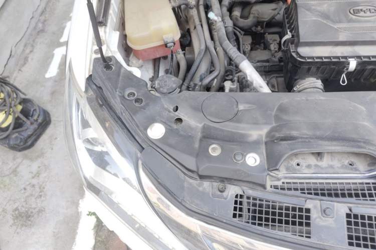 Used BYD Tang New Energy 2015 2.0T Four-Wheel-Drive Flagship Model Engine Bay Right