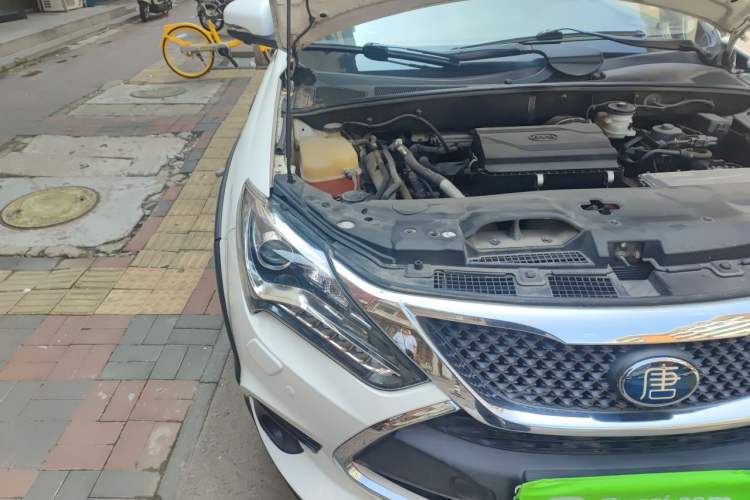 Used BYD Tang New Energy 2015 2.0T Four-Wheel-Drive Flagship Model Engine Bay Right