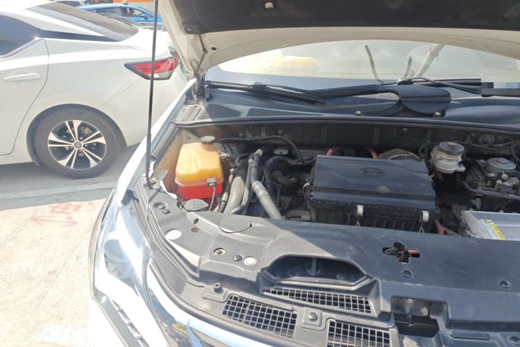 Used BYD Tang New Energy 2015 2.0T Four-Wheel-Drive Flagship Model Engine Bay Right