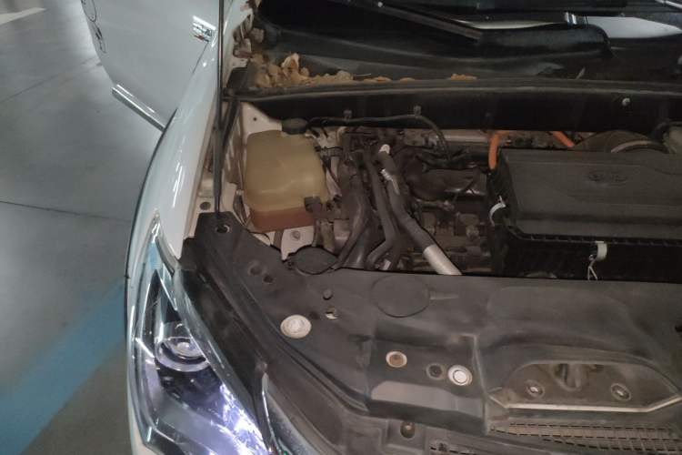 Used BYD Tang New Energy 2015 2.0T Four-Wheel-Drive Flagship Model Engine Bay Right