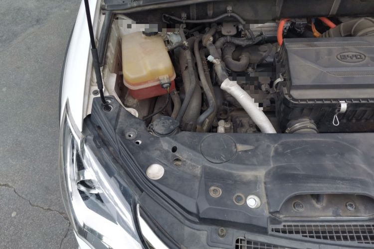 Used BYD Tang New Energy 2015 2.0T Four-Wheel-Drive Flagship Model Engine Bay Right