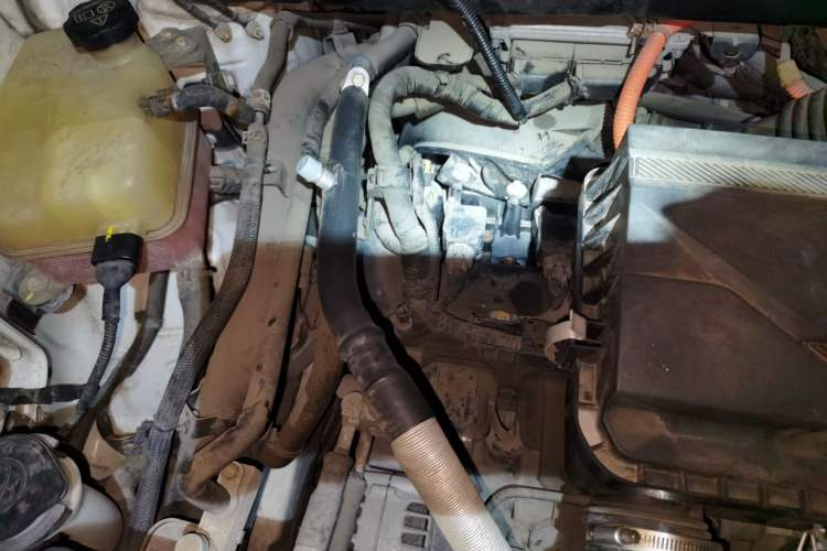 Used BYD Tang New Energy 2015 2.0T Four-Wheel-Drive Flagship Model Engine Bay Right