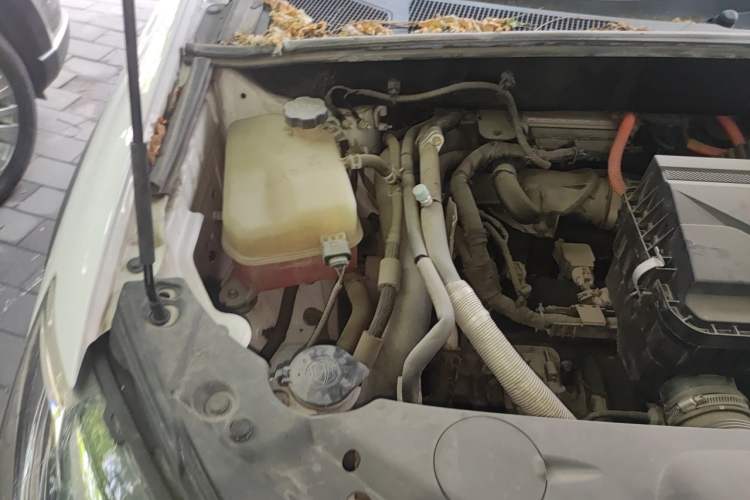 Used BYD Tang New Energy 2015 2.0T Four-Wheel-Drive Flagship Model Engine Bay Right