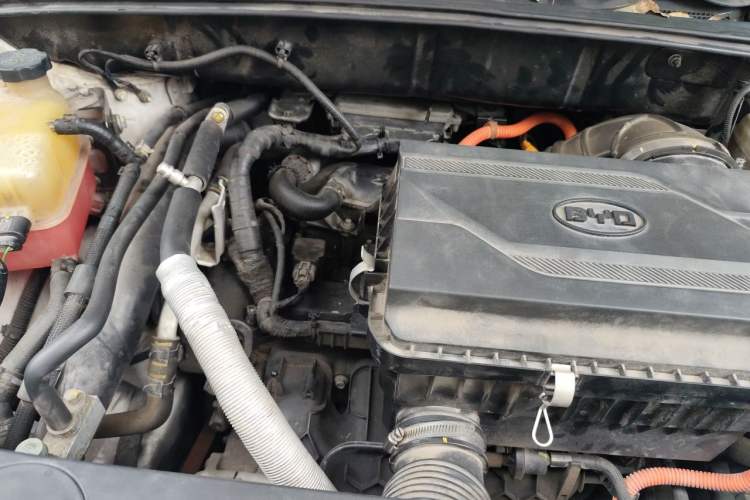 Used BYD Tang New Energy 2015 2.0T Four-Wheel-Drive Flagship Model Engine Bay Right