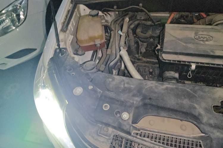 Used BYD Tang New Energy 2015 2.0T Four-Wheel-Drive Flagship Model Engine Bay Right