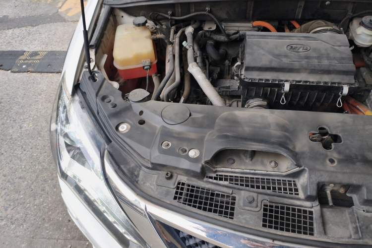 Used BYD Tang New Energy 2015 2.0T Four-Wheel-Drive Flagship Model Engine Bay Right