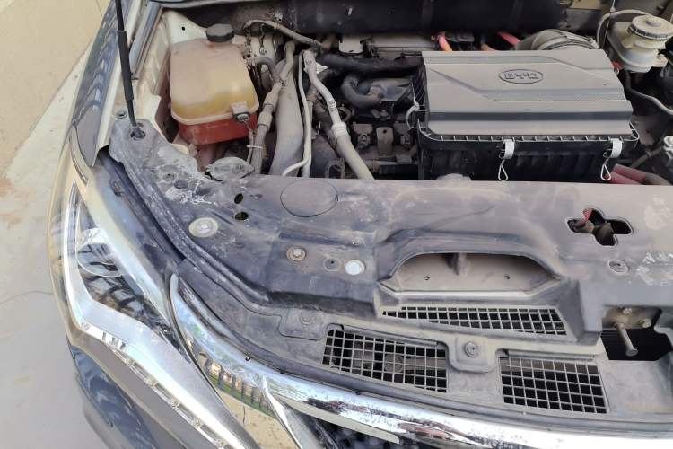 Used BYD Tang New Energy 2015 2.0T Four-Wheel-Drive Flagship Model Engine Bay Right
