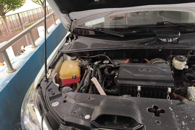 Used BYD Tang New Energy 2015 2.0T Four-Wheel-Drive Flagship Model Engine Bay Right