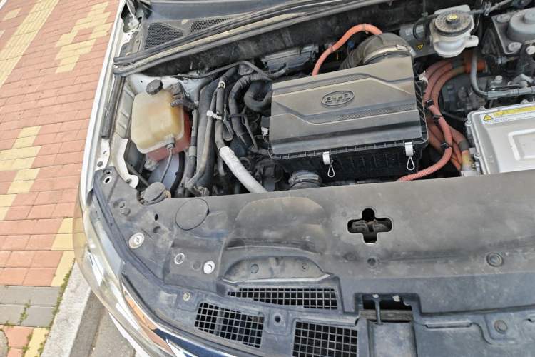 Used BYD Tang New Energy 2015 2.0T Four-Wheel-Drive Flagship Model Engine Bay Right