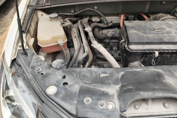 Used BYD Tang New Energy 2015 2.0T Four-Wheel-Drive Flagship Model Engine Bay Right