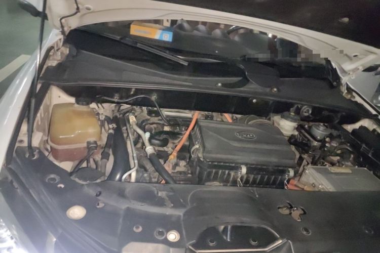 Used BYD Tang New Energy 2015 2.0T Four-Wheel-Drive Flagship Model Engine Bay Right