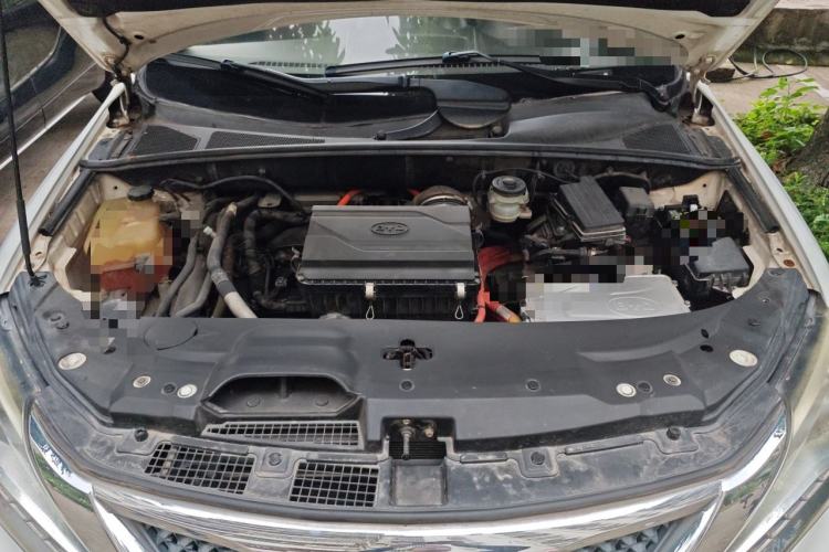 Used BYD Tang New Energy 2015 2.0T Four-Wheel-Drive Flagship Model Engine Bay