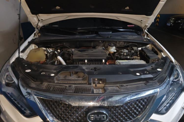 Used BYD Tang New Energy 2015 2.0T Four-Wheel-Drive Flagship Model Engine Bay