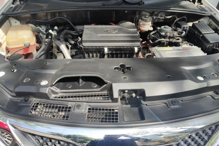 Used BYD Tang New Energy 2015 2.0T Four-Wheel-Drive Flagship Model Engine Bay