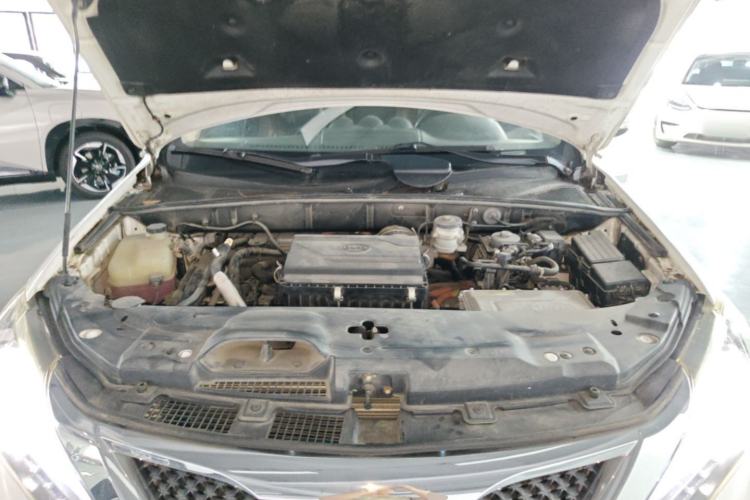 Used BYD Tang New Energy 2015 2.0T Four-Wheel-Drive Flagship Model Engine Bay