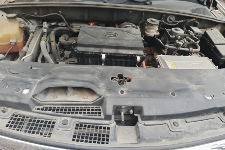 Used BYD Tang New Energy 2015 2.0T Four-Wheel-Drive Flagship Model Engine Bay