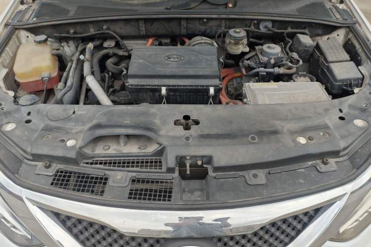 Used BYD Tang New Energy 2015 2.0T Four-Wheel-Drive Flagship Model Engine Bay
