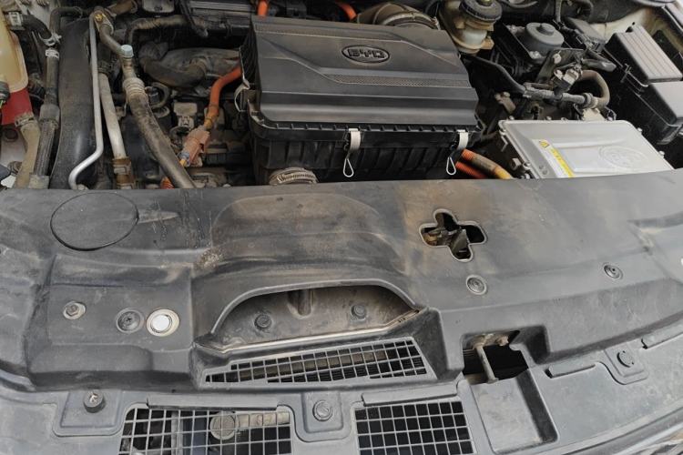 Used BYD Tang New Energy 2015 2.0T Four-Wheel-Drive Flagship Model Engine Bay